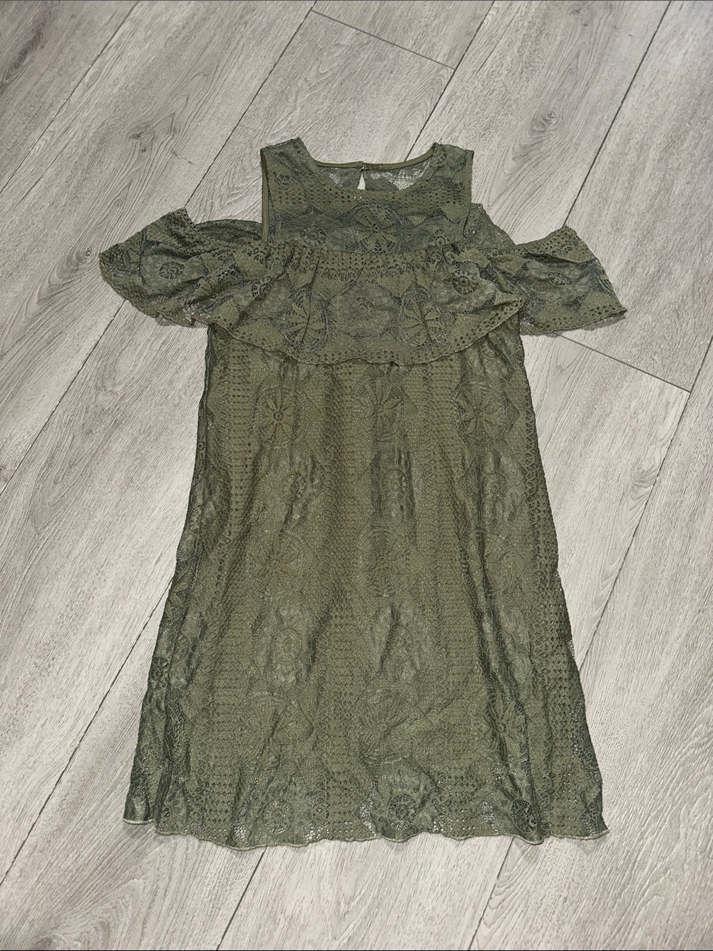 Miami Olive Green Lace Dress with Keyhole Back and flutter sleeves size medium - Picture 1 of 9